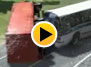 Choque entre autob�s y cami�n