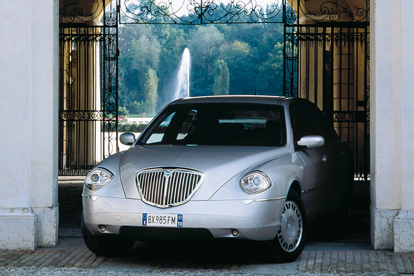 lancia thesis 2.4 20v emblema lancia thesis 2.4 20v emblema